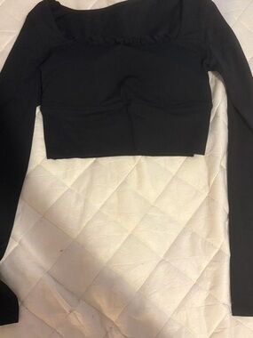 Square-Neck Black Cropped Long-Sleeve Top Workout Set